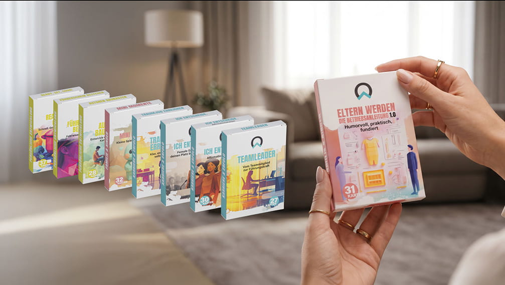 nextyou Kartensets Übersicht – alle Coaching Kartensets für persönliche Entwicklung, Karriere und Familie in einer Reihe, Hand hält Eltern werden Kartenset