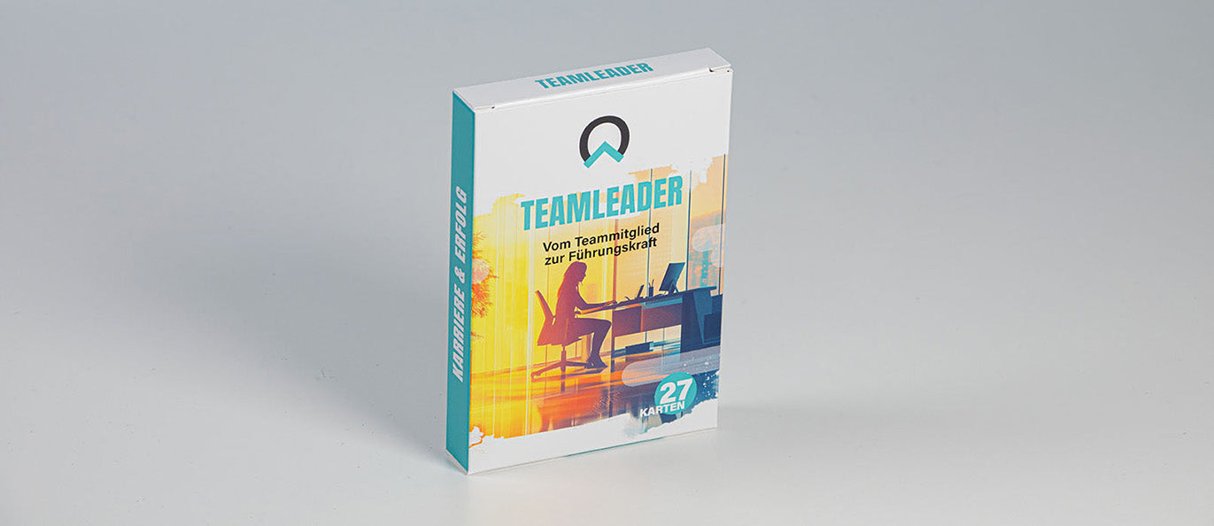 Teamleader Coaching Kartenset Produktbanner von NextYou – modernes Leadership Training für Teamleiter:innen mit Theorie-, Reflexions- und Challenge-Karten zur Entwicklung starker Führungskompetenzen