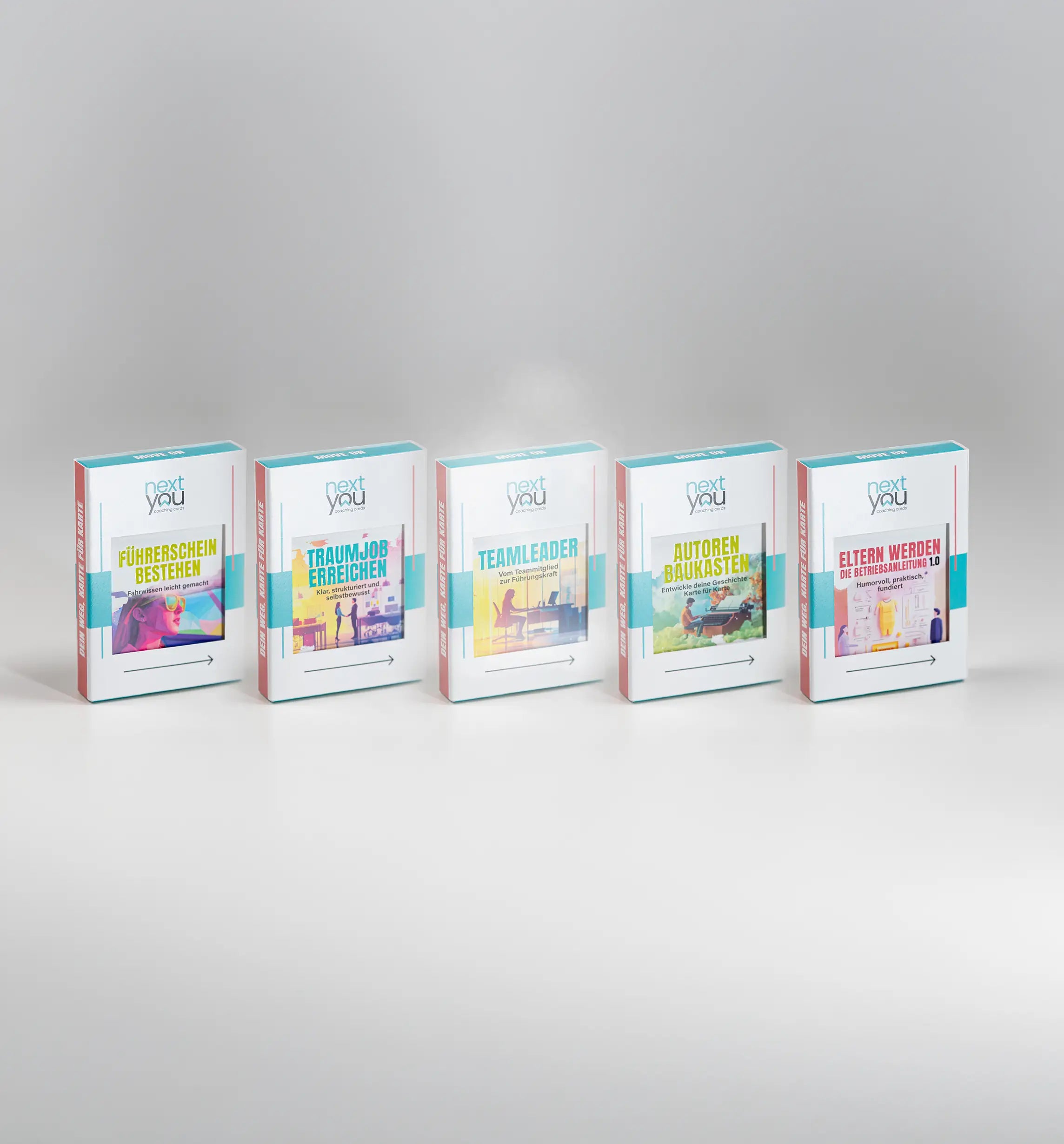 Fünf NextYou Kartensets nebeneinander auf hellem Hintergrund: Führerschein bestehen, Traumjob erreichen, Teamleader, Autoren Baukasten und Eltern werden – Coaching- und Entwicklungskartensets in modernen, farbigen Boxen
